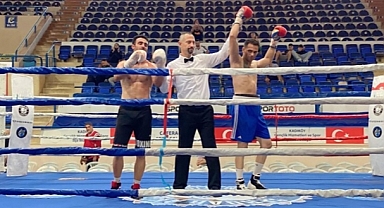 Polis Milli Boksör Ilgar Çelik'ten Çifte Şampiyonluk